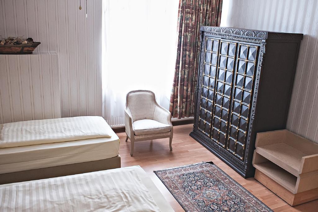 Loewen Hotel Offenbach am Main Room photo